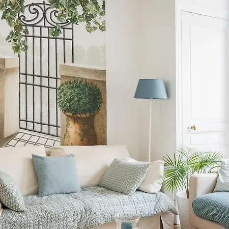 Veeve - Charmingly, Cohesively Chic *