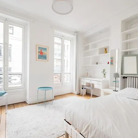 Veeve - Charmingly, Cohesively Chic Apartment