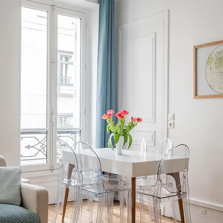 Veeve - Charmingly, Cohesively Chic Apartment *